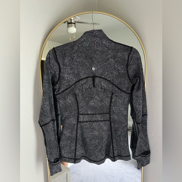 Lululemon Size 6 Define Jacket - Picture 2 of 3